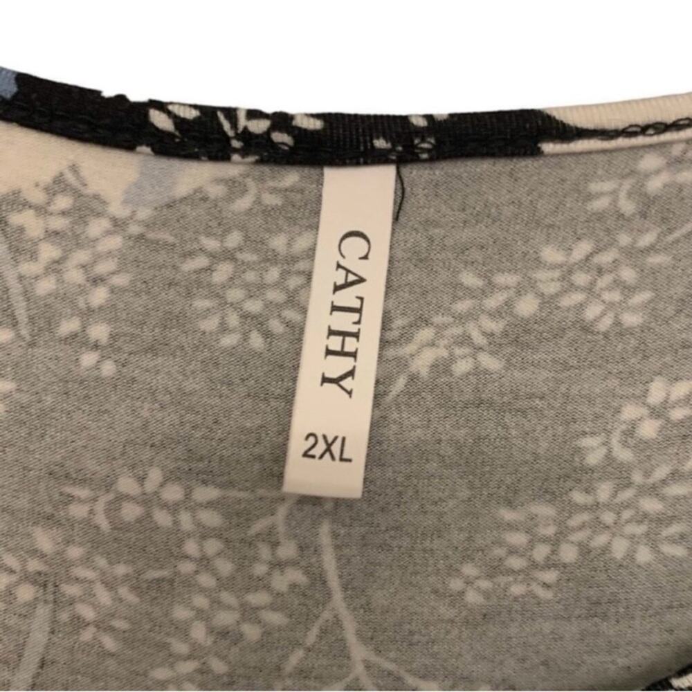 Cathy Floral V-Neck Short Sleeve Top 2X Black Blue Stretchy Lightweight Tee - Picture 5 of 6